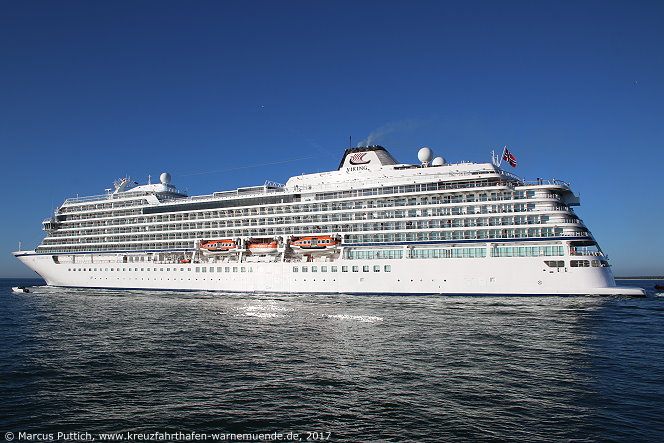 Das Kreuzfahrtschiff VIKING SKY von der Kreuzfahrtreederei Viking Ocean Cruises am 26. Mai 2017 im Kreuzfahrthafen Warnemünde in der Hansestadt Rostock.