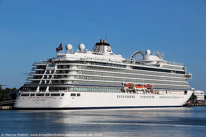 Das Kreuzfahrtschiff VIKING VELA von der Kreuzfahrtreederei Viking am 12. Mai 2015 im Kreuzfahrthafen Warnem&uuml;nde in der Hansestadt Rostock (Erstanlauf).