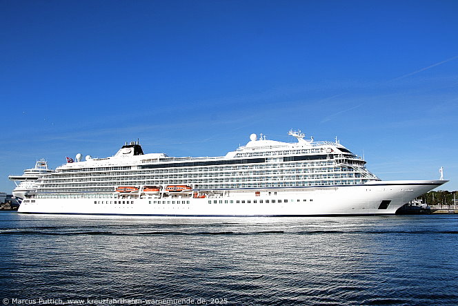 Das Kreuzfahrtschiff VIKING VELA von der Kreuzfahrtreederei Viking am 12. Mai 2015 im Kreuzfahrthafen Warnem&uuml;nde in der Hansestadt Rostock (Erstanlauf).