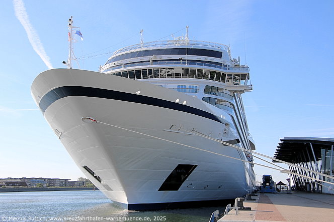 Das Kreuzfahrtschiff VIKING VELA von der Kreuzfahrtreederei Viking am 12. Mai 2015 im Kreuzfahrthafen Warnem&uuml;nde in der Hansestadt Rostock (Erstanlauf).