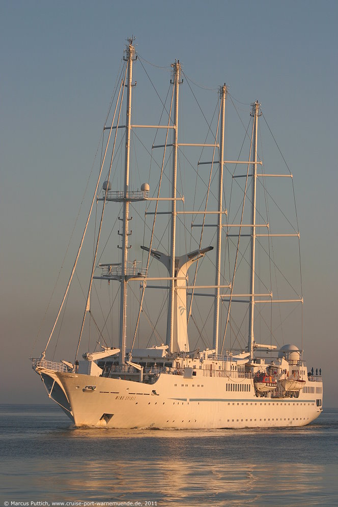 Das Kreuzfahrtschiff WIND SPIRIT am 02. August 2011 im Ostseebad Warnem&uuml;nde.