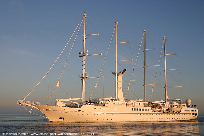 Das Kreuzfahrtschiff WIND SPIRIT am 02. August 2011 im Ostseebad Warnem&uuml;nde.