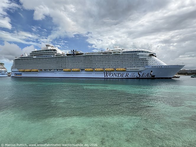 Das Kreuzfahrtschiff WONDER OF THE SEAS von der Kreuzfahrtreederei Royal Caribbean International am 19. April 2026 in Nassau (Bahamas).